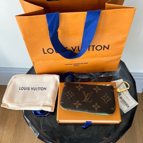 Louis Vuitton Vivienne The House Mascot sailing with friends Key Pouch - Picture 7 of 12